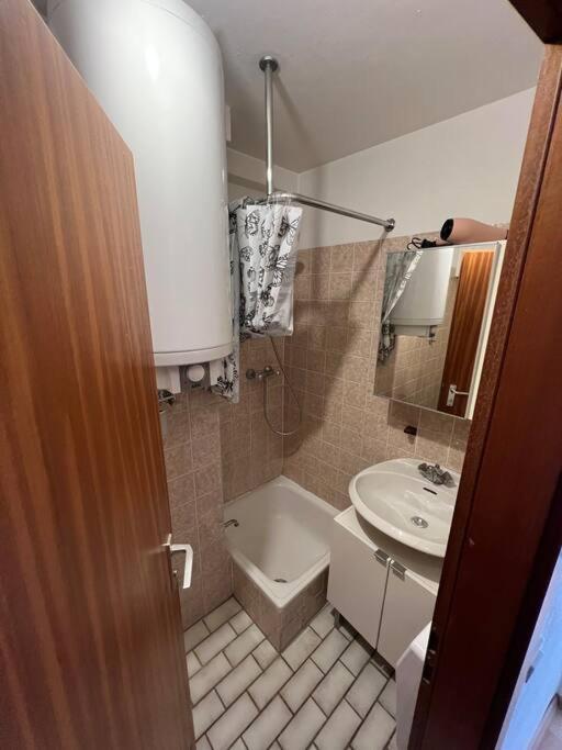 Kleines Apartment Im Zentrum Von Wuerzburg Extérieur photo